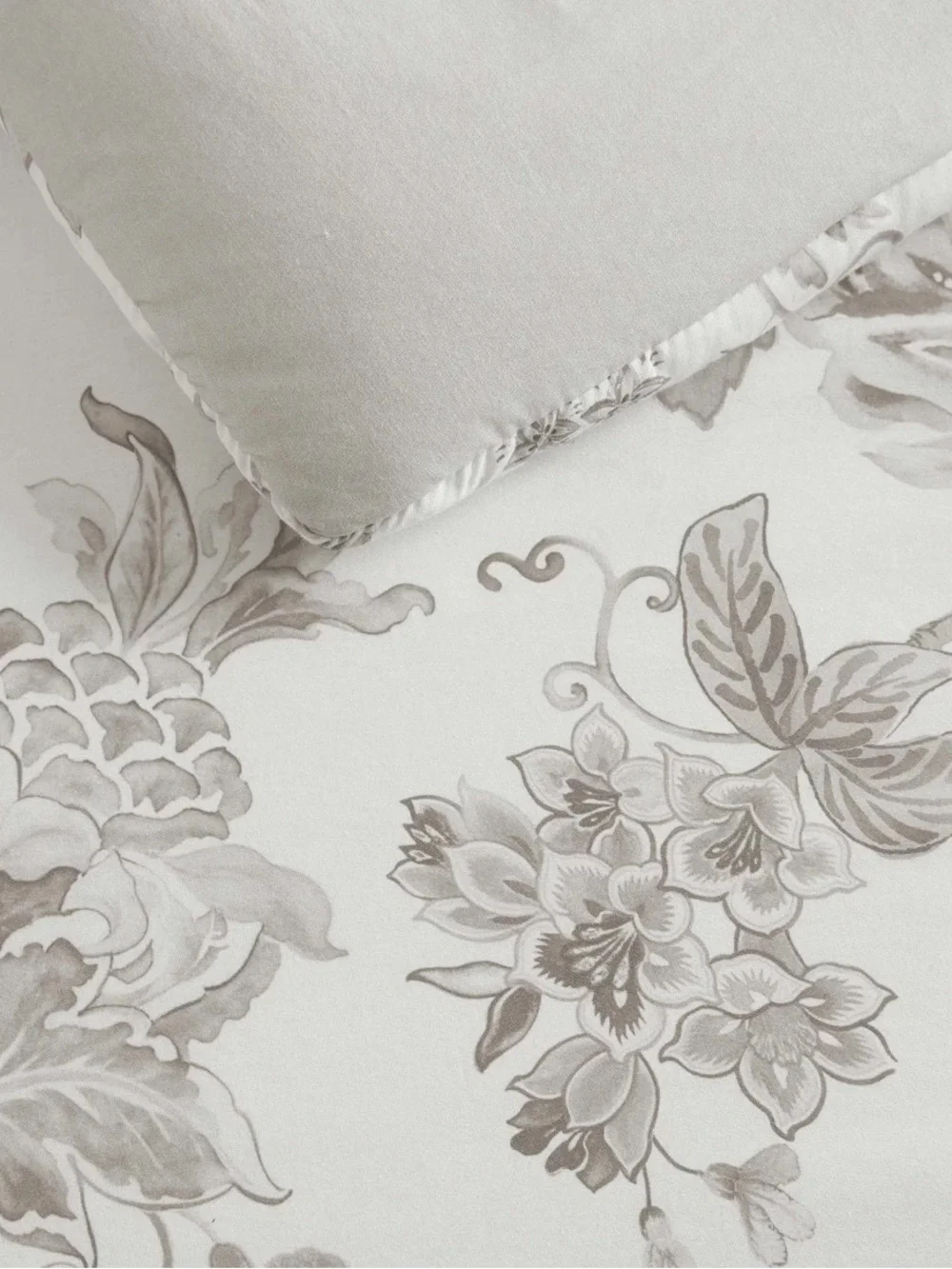- King Comforter Set, Smooth Sateen Front with Subtle Sheen & Lightweight Cot